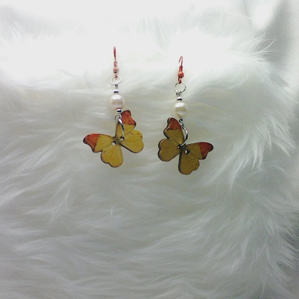 No1215 Pretty handmade earrings with butterflies buttons